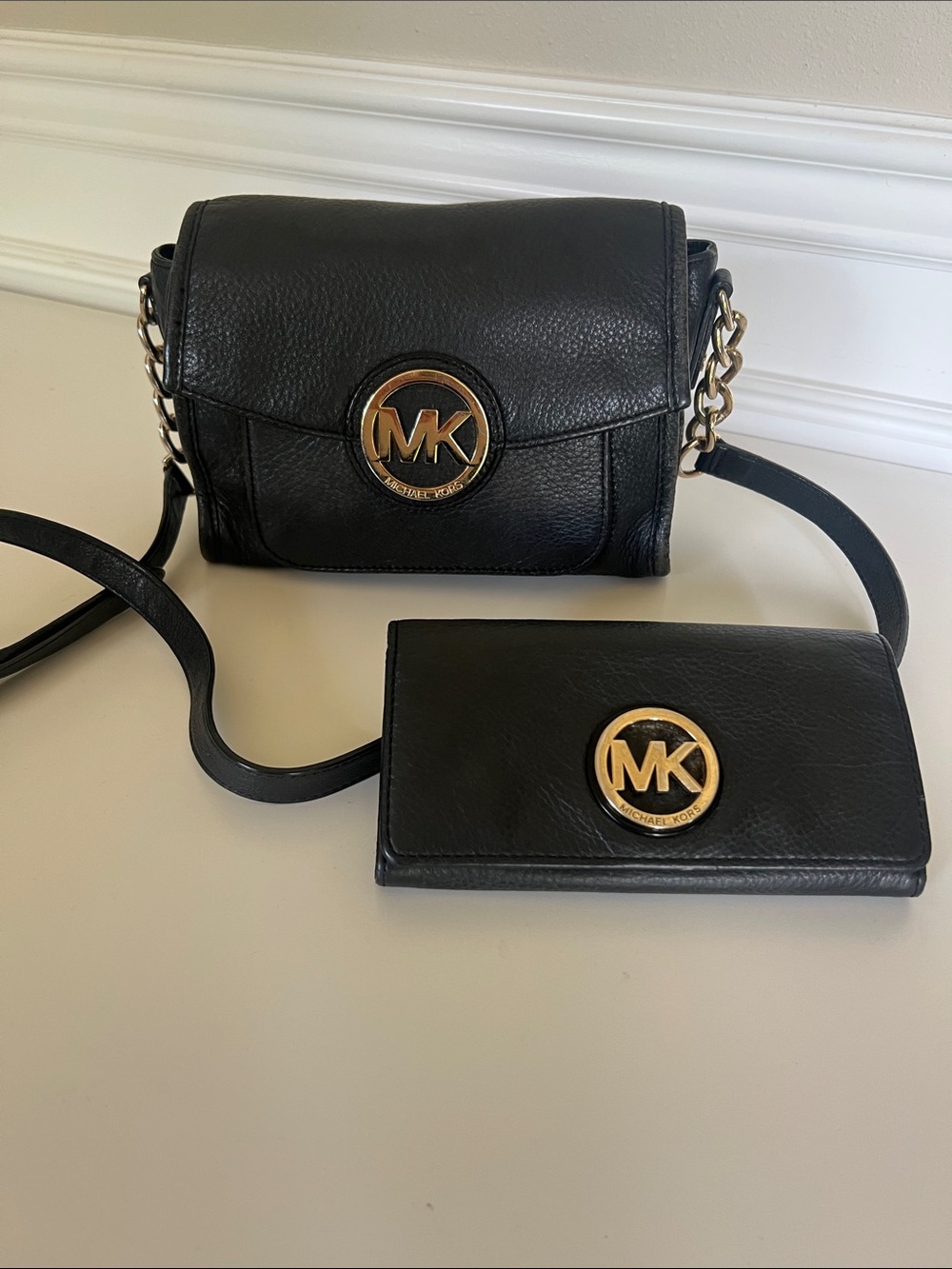 Michael Kors Black Leather Crossbody with Matching Wallet, read description pls